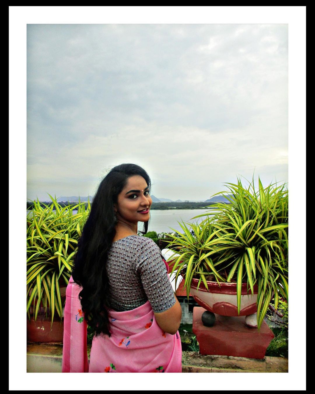 telugu tv anchor kasi annapurna stills in pink saree